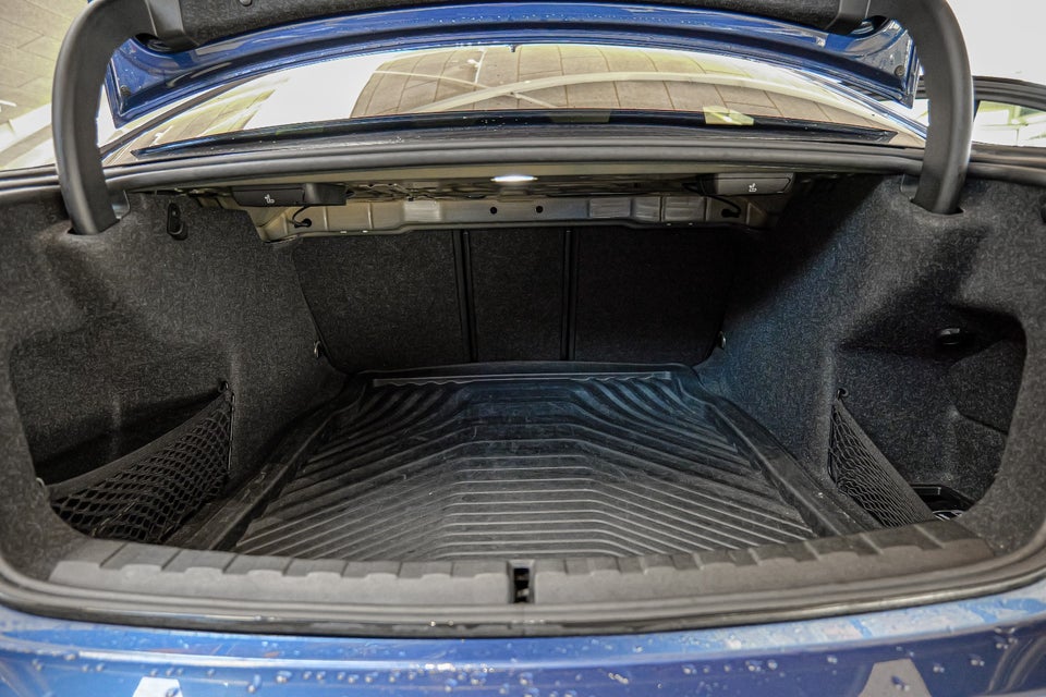 BMW 320d 2,0 Connected aut. 4d