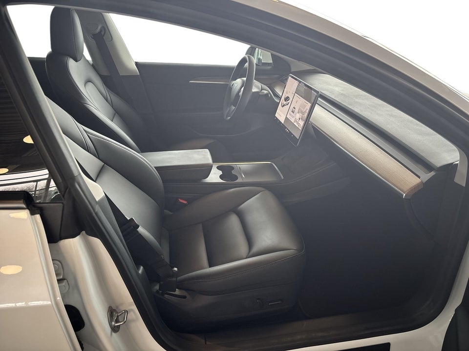 Tesla Model 3 Long Range AWD 4d