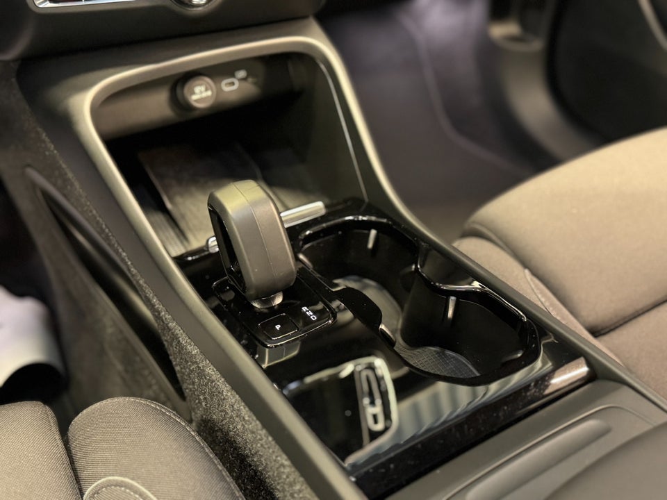 Volvo XC40 ReCharge Extended Range Plus 5d
