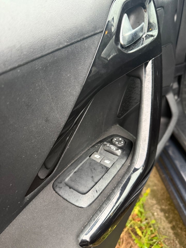 Peugeot 208 1,6 BlueHDi 100 Active 5d