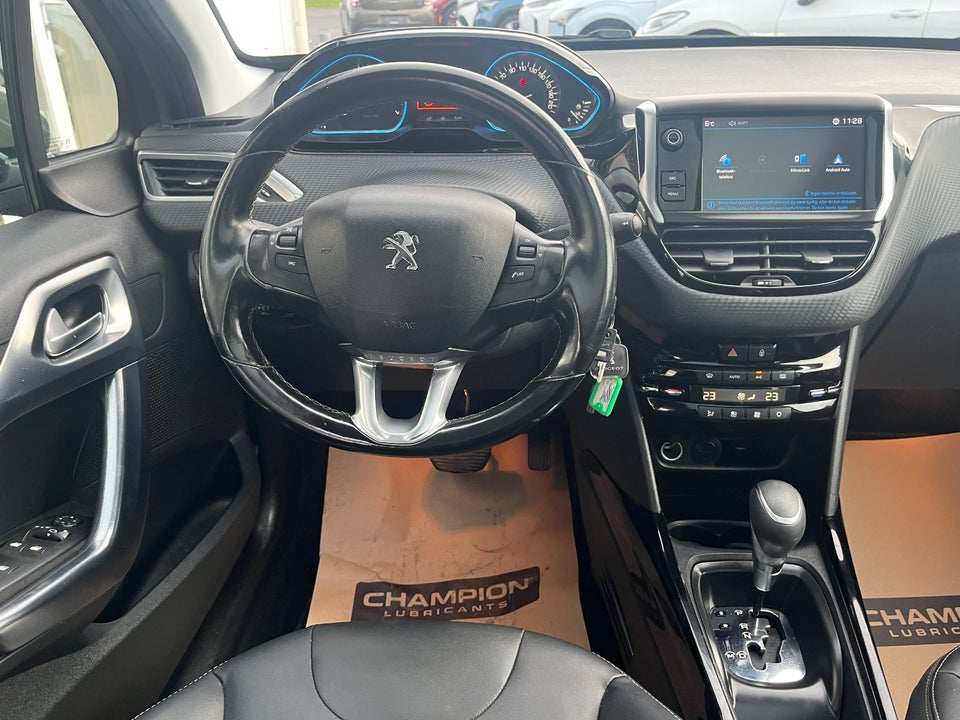 Peugeot 2008 1,2 e-THP 110 Allure Sky EAT6 5d