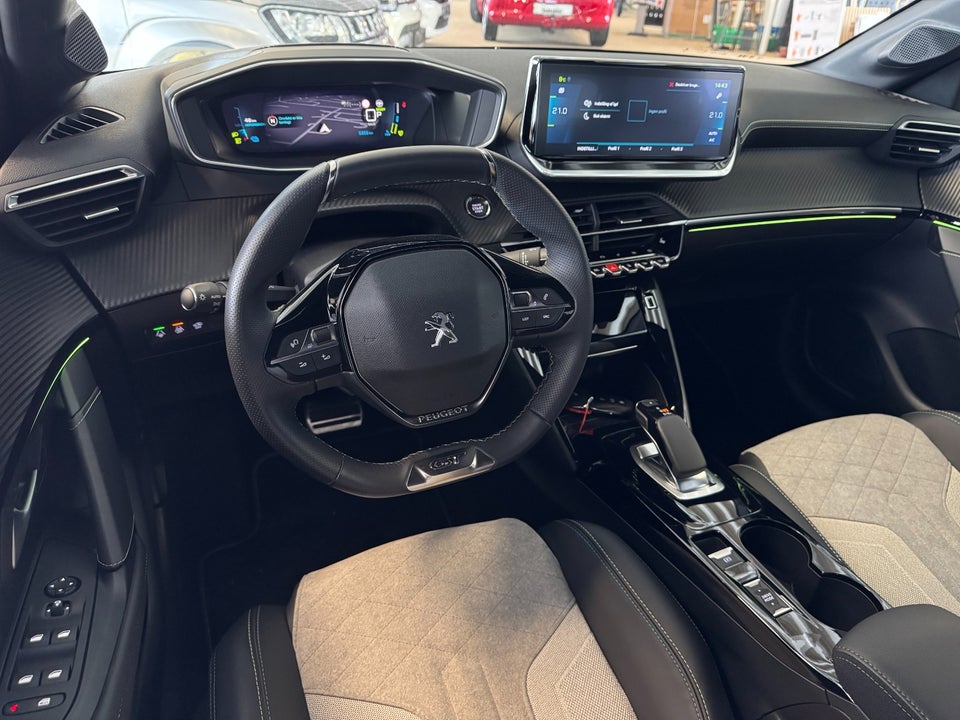 Peugeot e-208 50 GT 5d