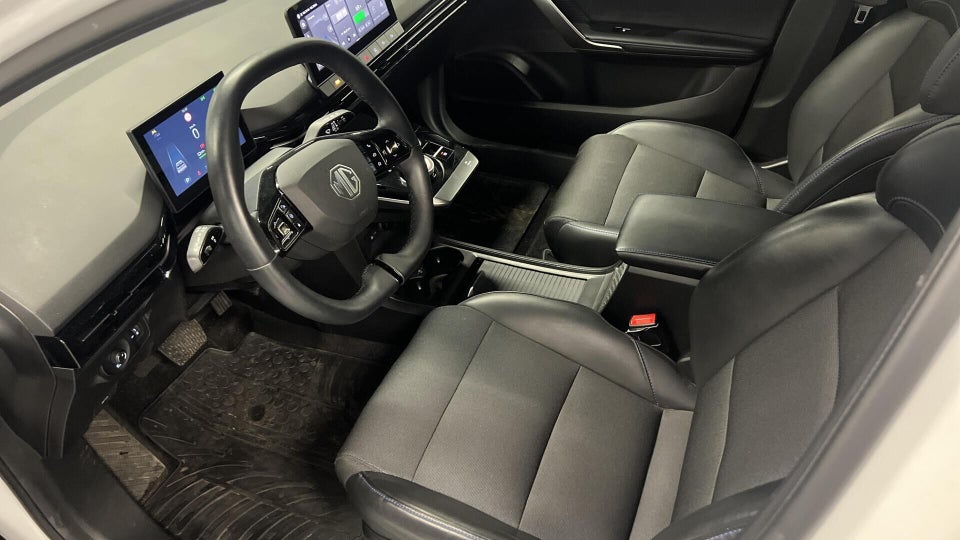 MG MG4 64 Luxury 5d