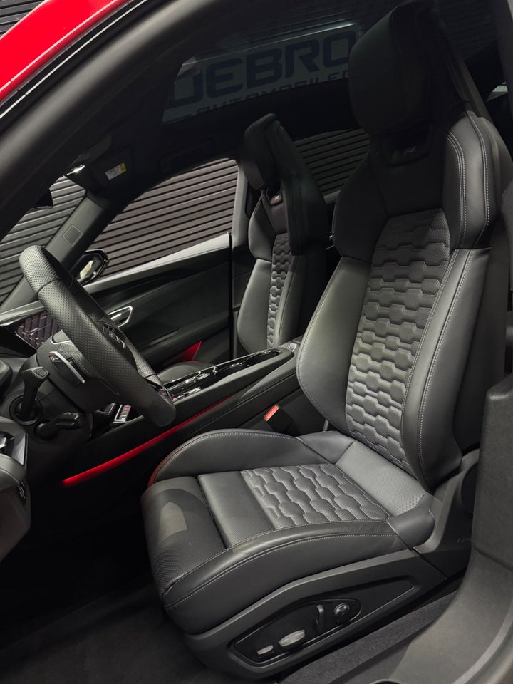 Audi RS e-tron GT quattro 4d