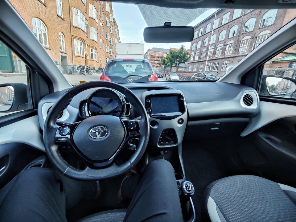 Toyota Aygo 1,0 VVT-i x-press 5d