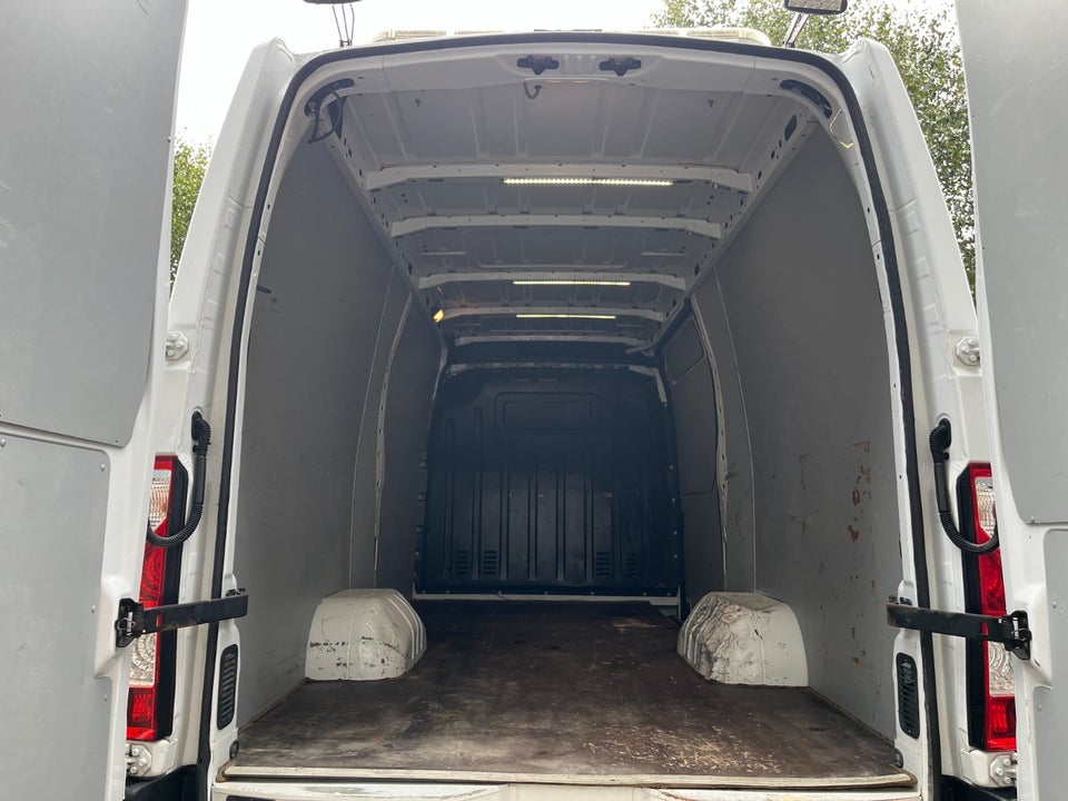 Renault Master III T35 2,3 dCi 165 L3H2 Kassevogn RWD