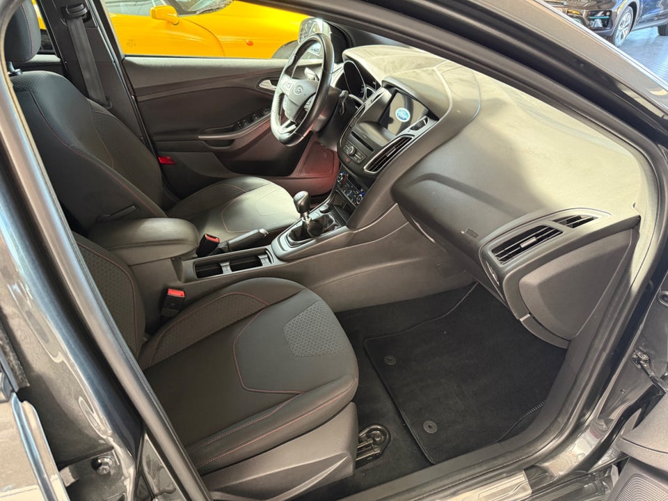 Ford Focus 1,5 EcoBoost ST-Line stc. 5d