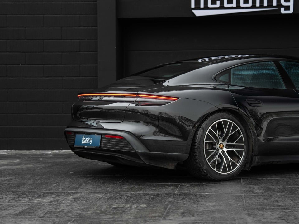 Porsche Taycan Performance+ 4d