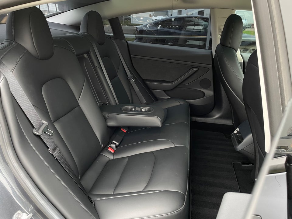 Tesla Model 3 Standard Range+ RWD 4d