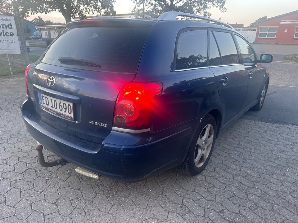 Toyota Avensis 1,8 VVT-i Elegance stc. 5d