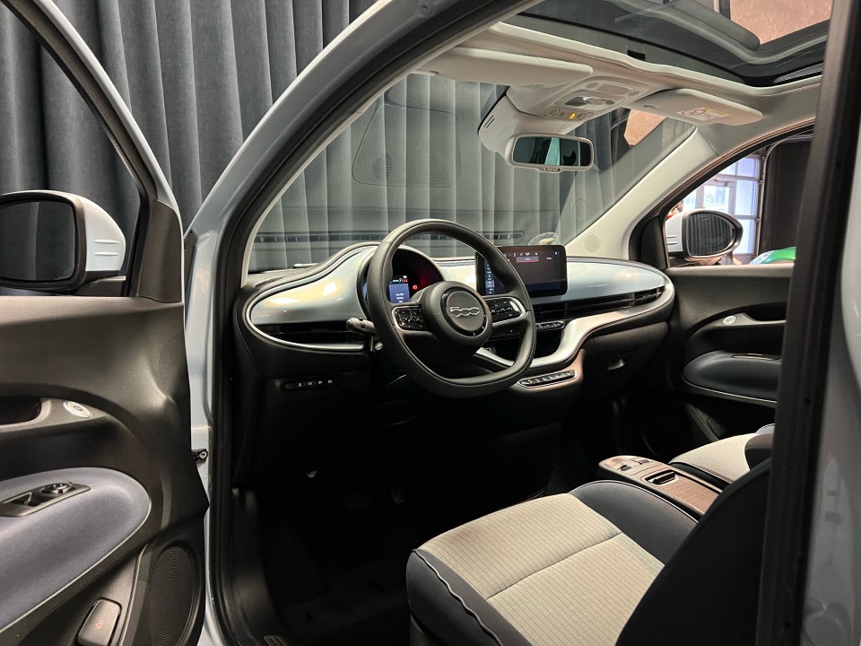 Fiat 500e 42 Icon Sky 3d