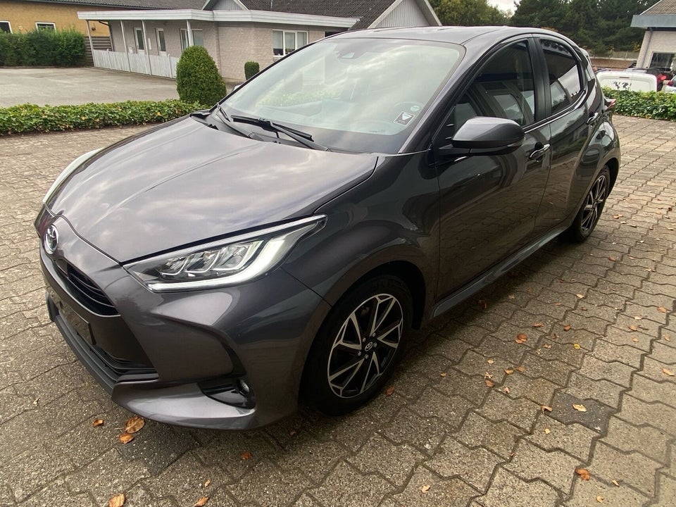 Toyota Yaris 1,5 Hybrid Active Tech Design e-CVT 5d