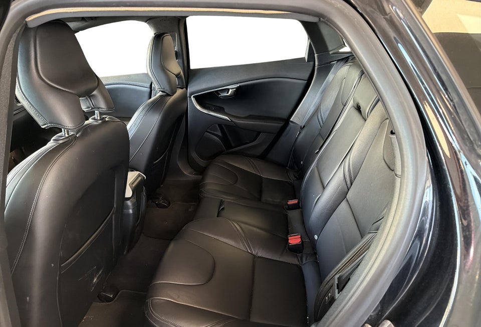 Volvo V40 CC 1,6 D2 115 Kinetic 5d