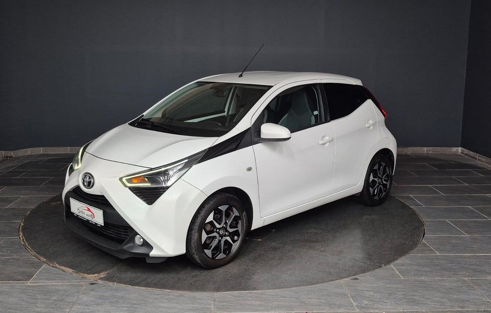 Toyota Aygo 1,0 VVT-i x-press x-shift 5d