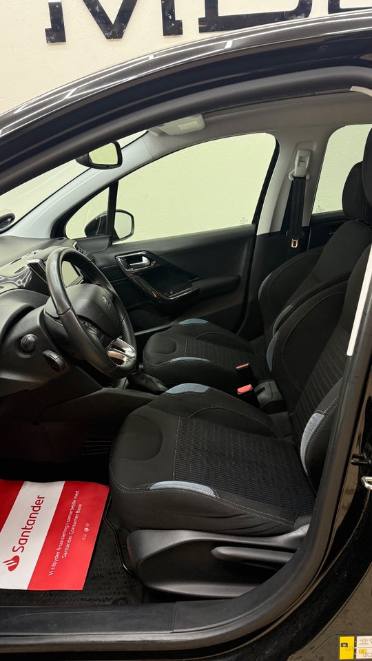 Peugeot 208 1,2 VTi Allure Sky 5d