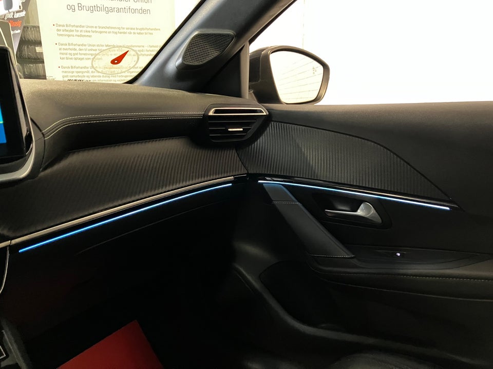 Peugeot e-208 50 GT 5d