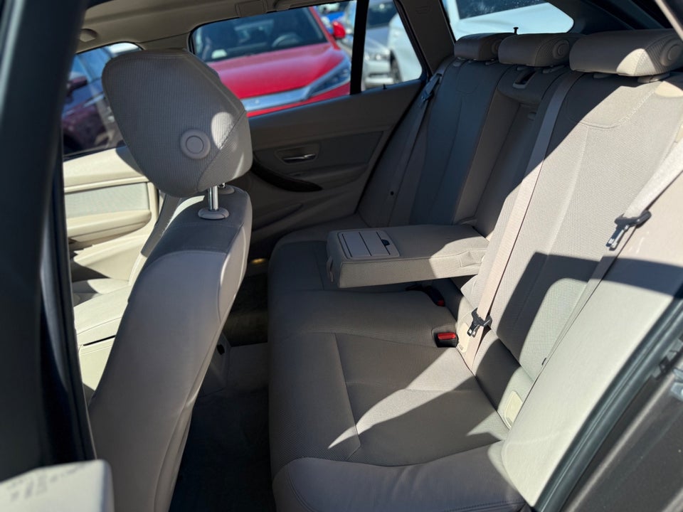BMW 320d 2,0 Touring aut. 5d
