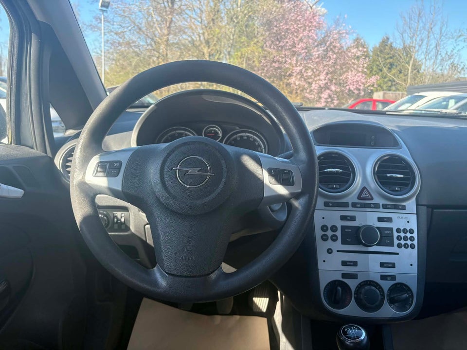 Opel Corsa 1,2 16V Cosmo 5d