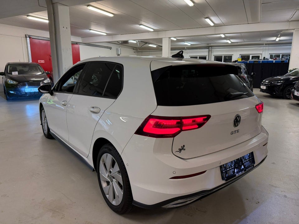 VW Golf VIII 1,4 GTE DSG 5d