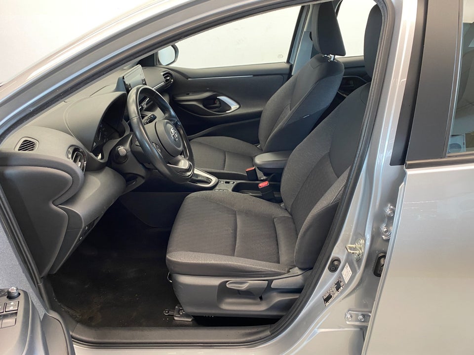 Toyota Yaris 1,5 Hybrid Essential e-CVT 5d