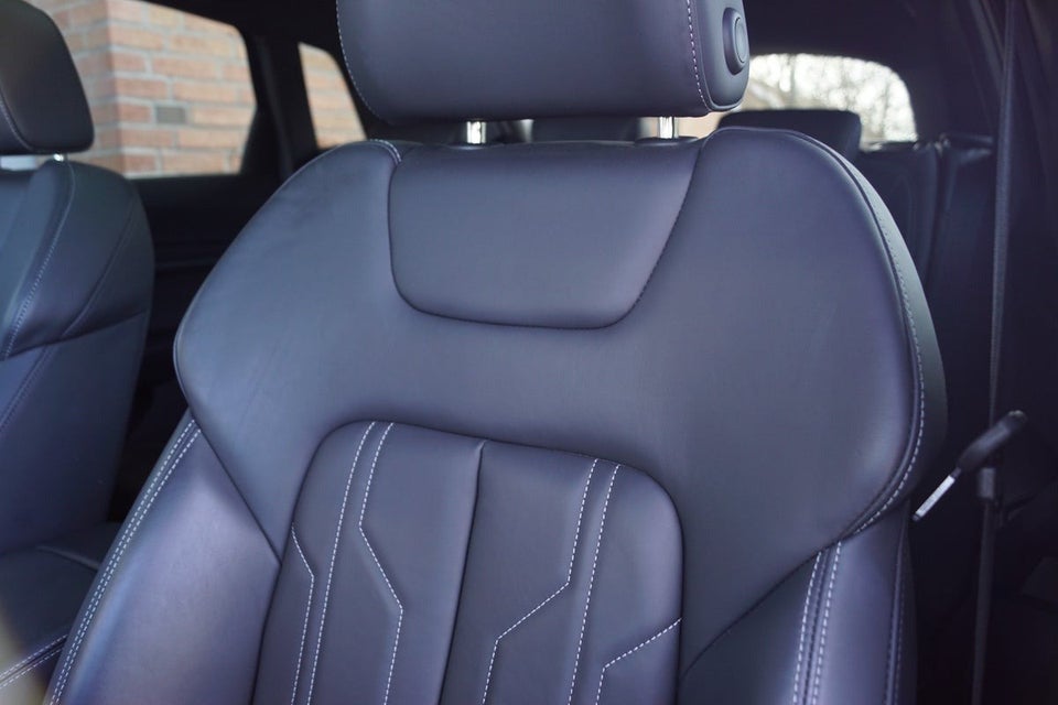 Audi Q8 e-tron 55 S-line quattro 5d