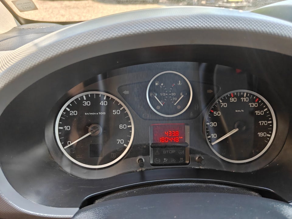 Peugeot Partner 1,6 BlueHDi 100 L1 Premium ESG Van 5d