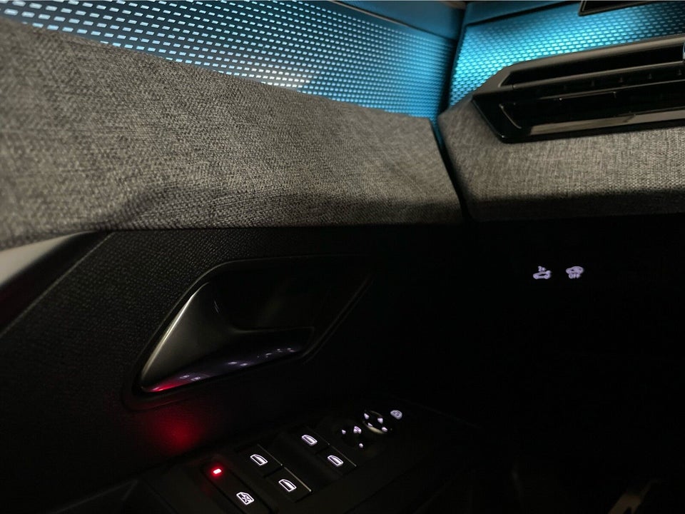 Peugeot e-3008 77 GT Pack 5d