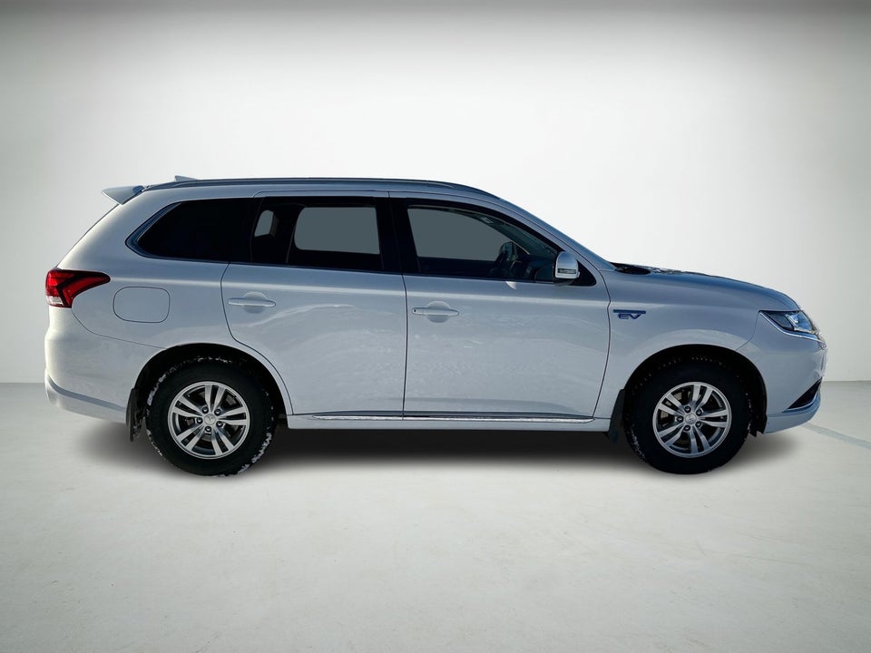 Mitsubishi Outlander 2,4 PHEV Inform+ CVT 4WD 5d