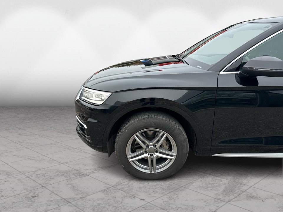 Audi Q5 40 TDi quattro S-tr. 5d