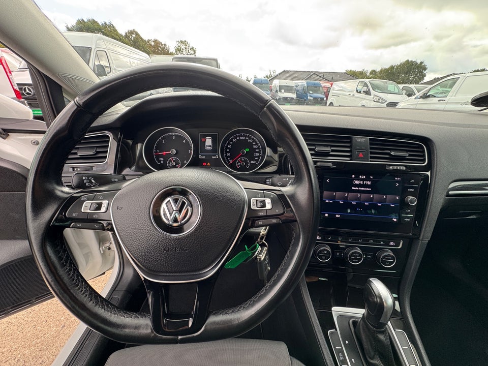VW Golf VII 2,0 TDi 150 Highline Variant DSG Van 5d
