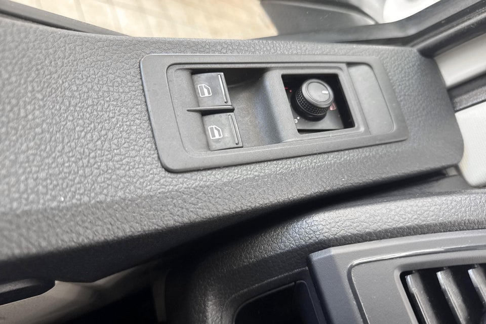 VW Transporter 2,0 TDi 150 Kassevogn lang