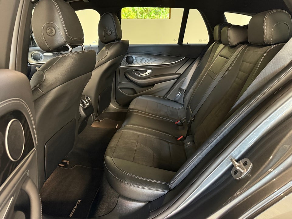 Mercedes E300 de 2,0 AMG Line stc. aut. 4Matic 5d