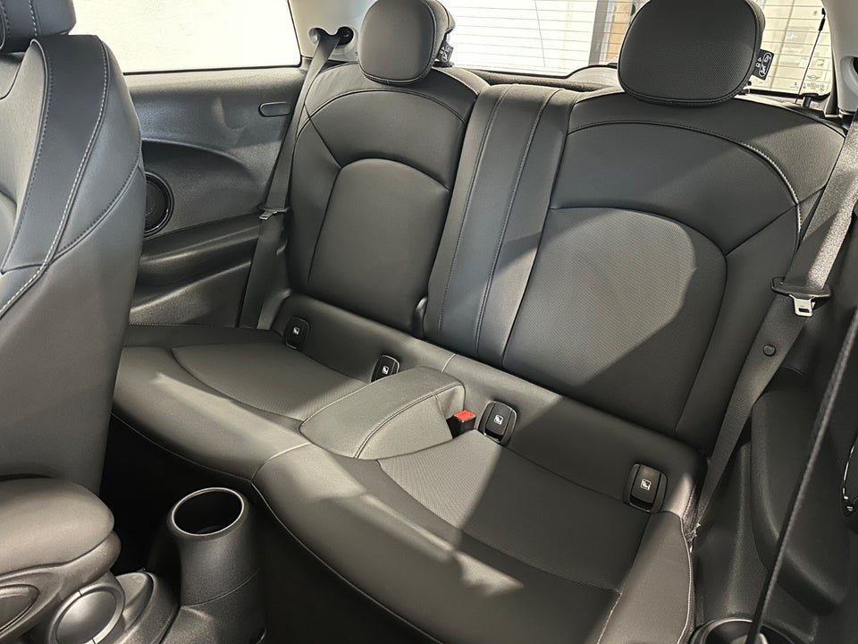 MINI Cooper SE Classic Trim 3d