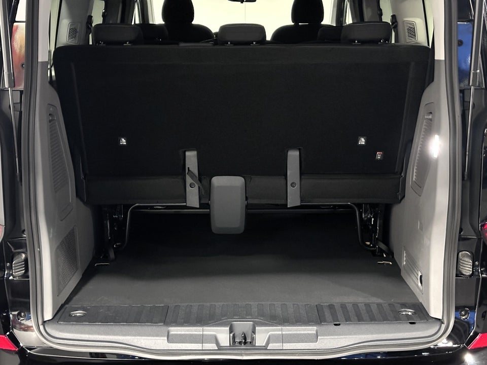 VW e-Caravelle 64 Style SWB