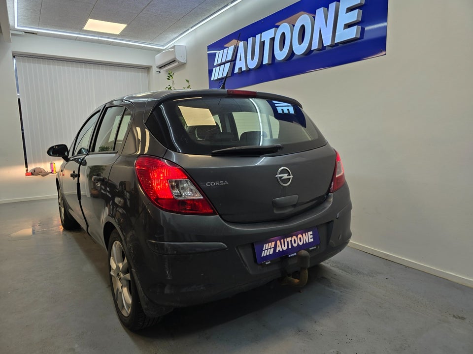 Opel Corsa 1,2 16V Cosmo 5d