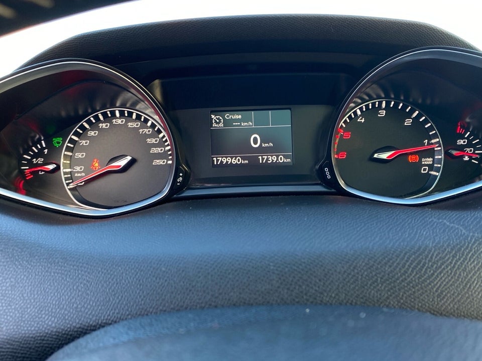 Peugeot 308 1,5 BlueHDi 130 Selection Sky SW 5d