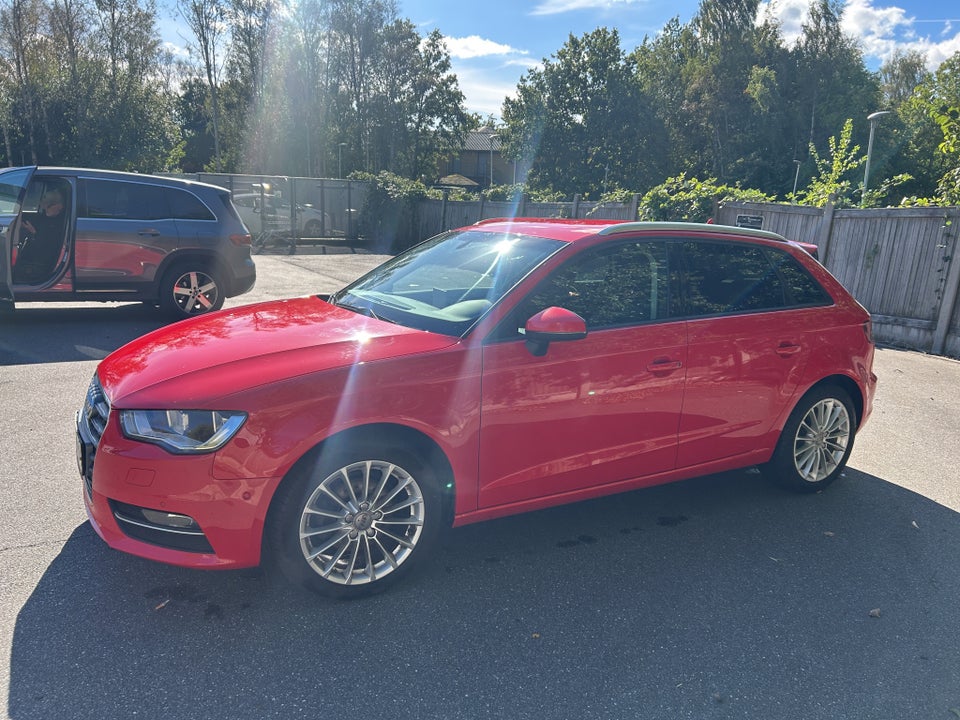 Audi A3 1,6 TDi 110 Attraction Sportback S-tr. 5d