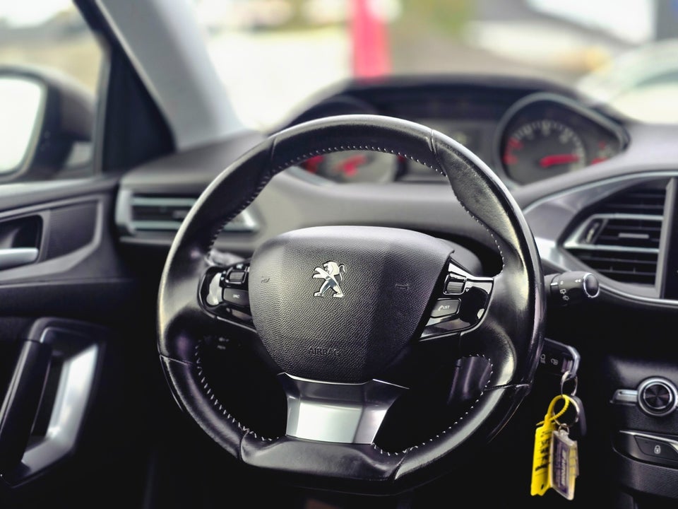 Peugeot 308 1,6 BlueHDi 120 Style SW 5d