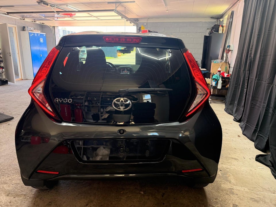 Toyota Aygo 1,0 VVT-i x-play 5d