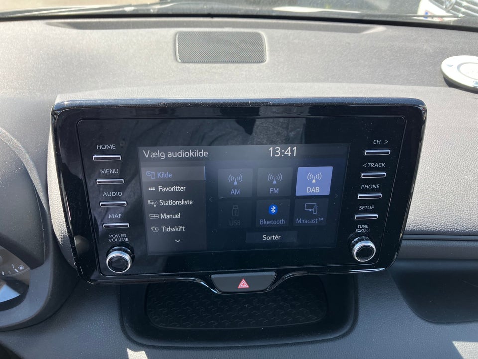 Toyota Yaris 1,5 Hybrid H1 e-CVT 5d
