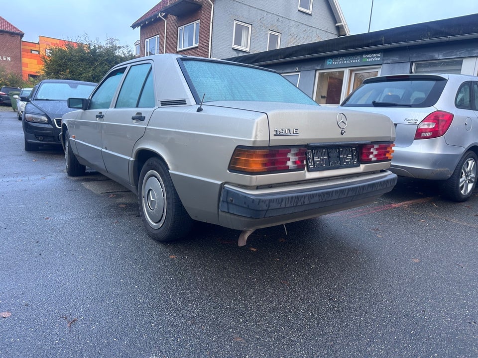 Mercedes 190 E 1,8 Sportline aut. 4d