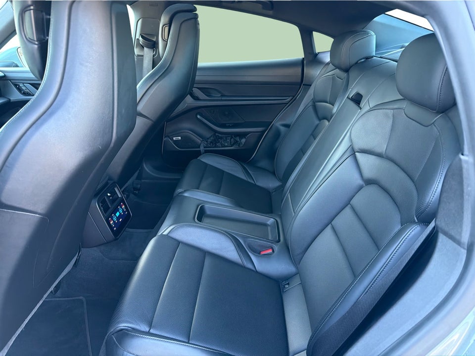 Porsche Taycan 4S 4d