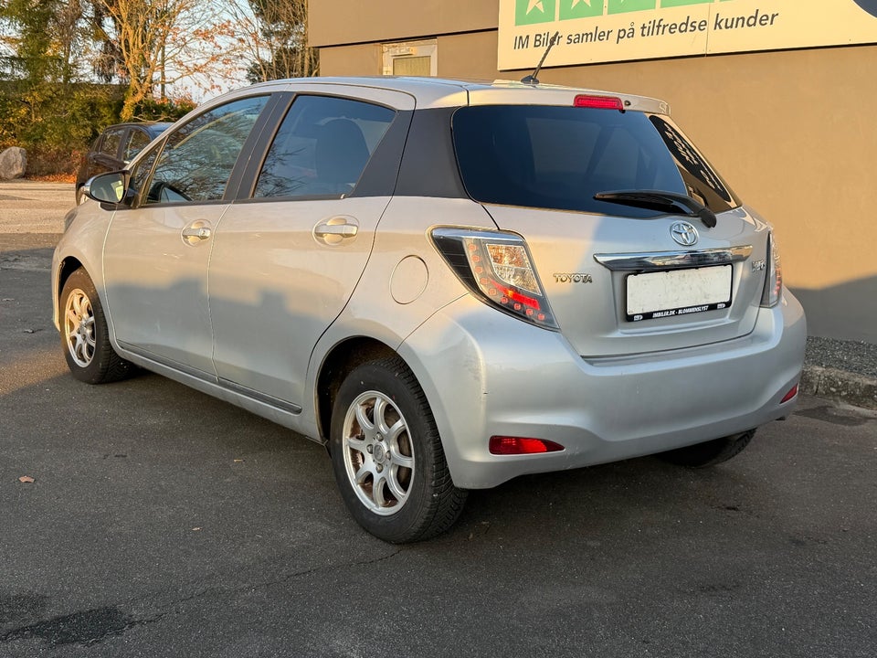 Toyota Yaris 1,3 VVT-i T2 5d