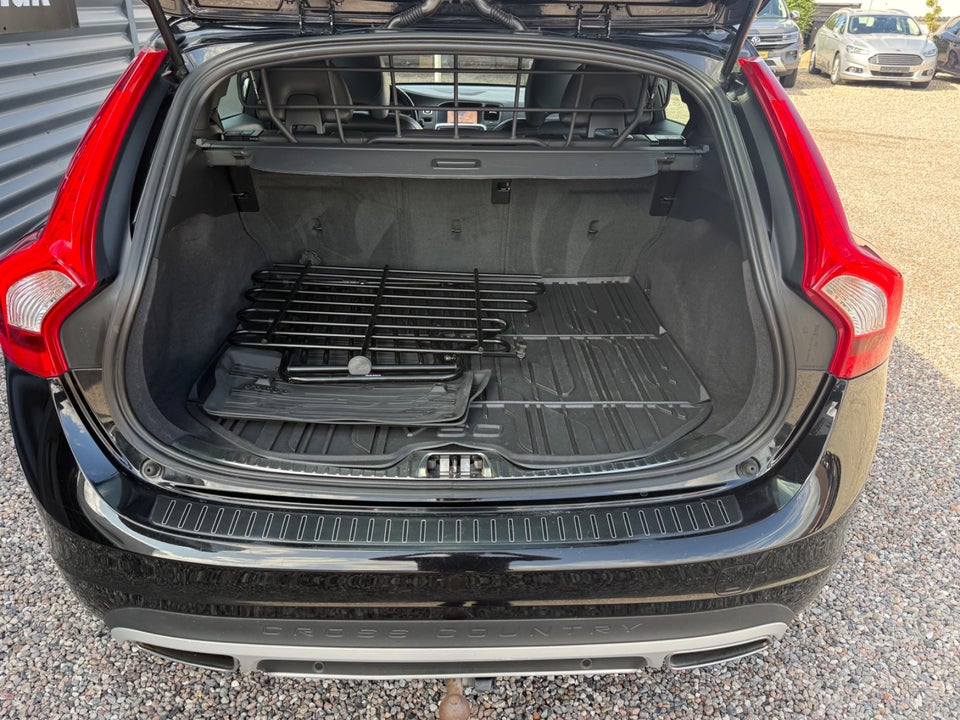 Volvo V60 CC 2,0 D3 150 Summum aut. 5d