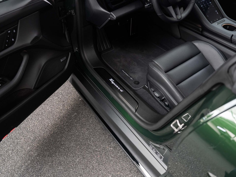 Porsche Taycan 4 Performance+ Black Edition 4d