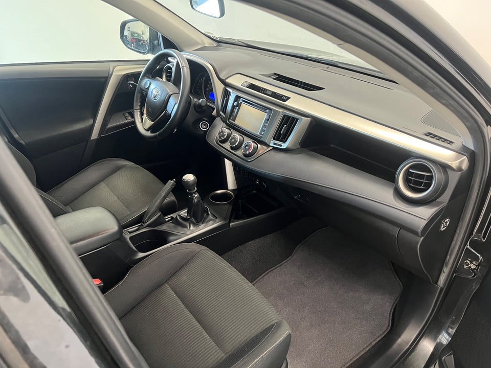 Toyota RAV4 2,0 D-4D T2 Van 5d