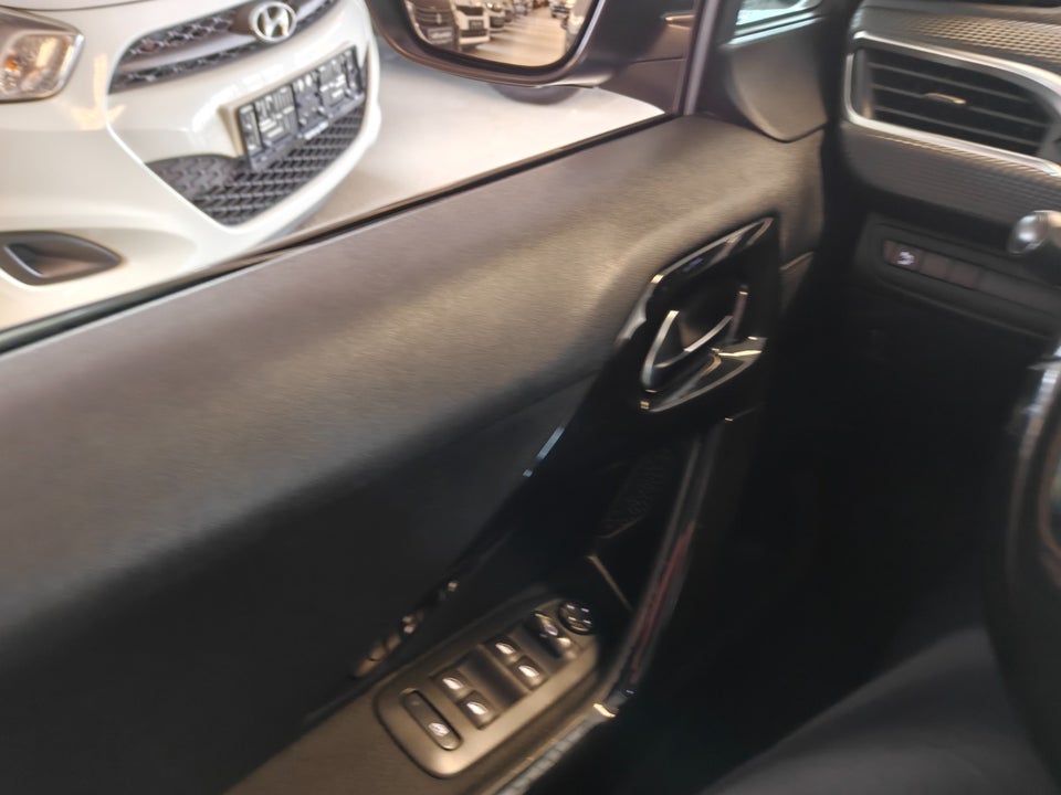 Peugeot 208 1,2 PureTech 82 Allure Sky 5d
