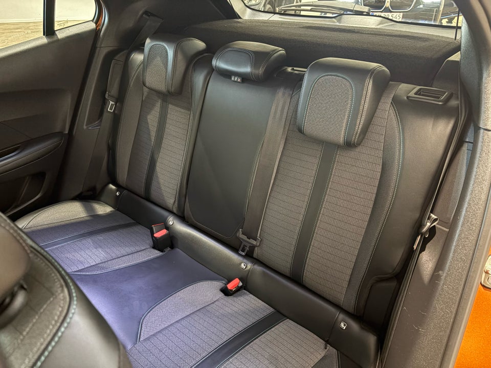 Peugeot e-2008 50 GT 5d