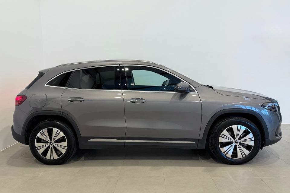 Mercedes EQA300 Progressive 4Matic 5d