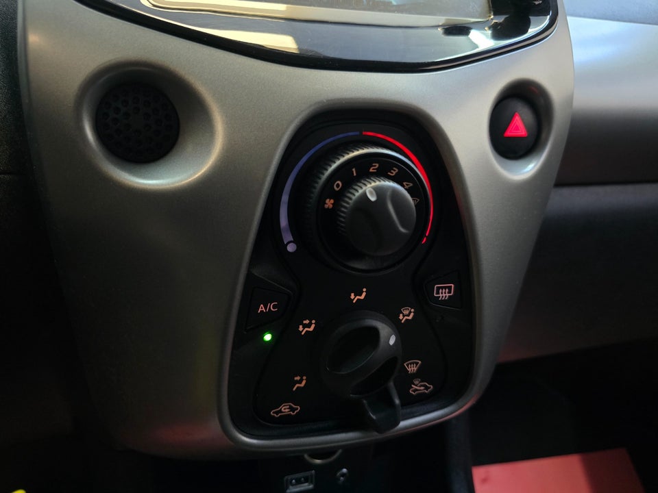 Toyota Aygo 1,0 VVT-i x-play 5d